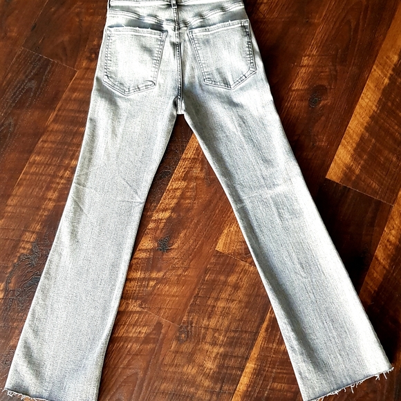 ⭐️ EXPRESS CROPPED FLARE HIGH RICE JEANS - Picture 5 of 9